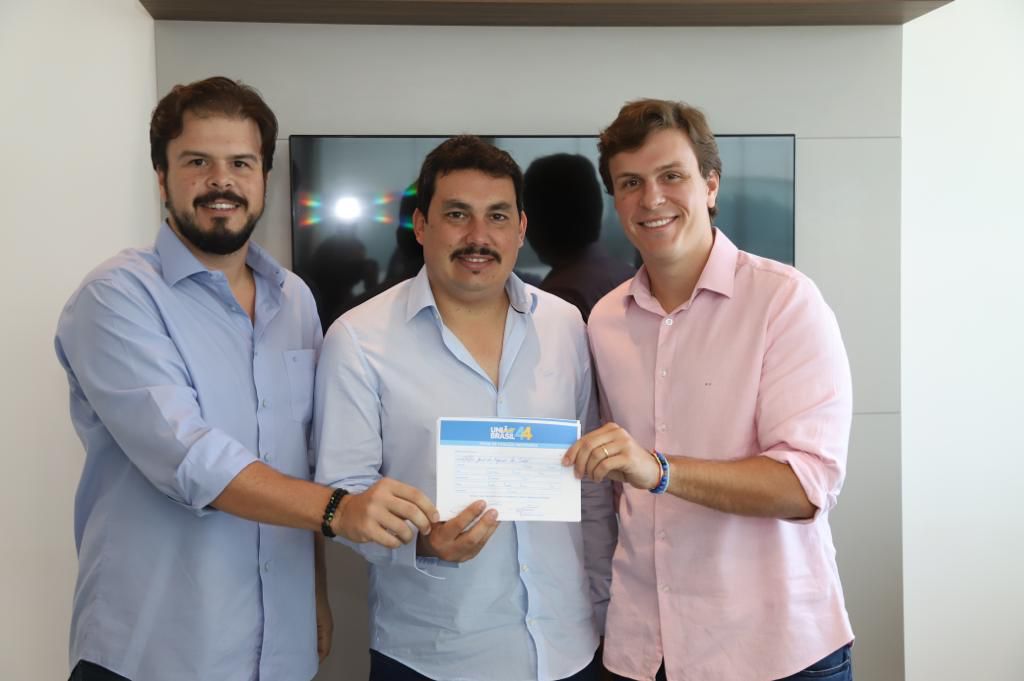 Ex-prefeito de Orobó, Cleber Chaparral se filia ao União Brasil