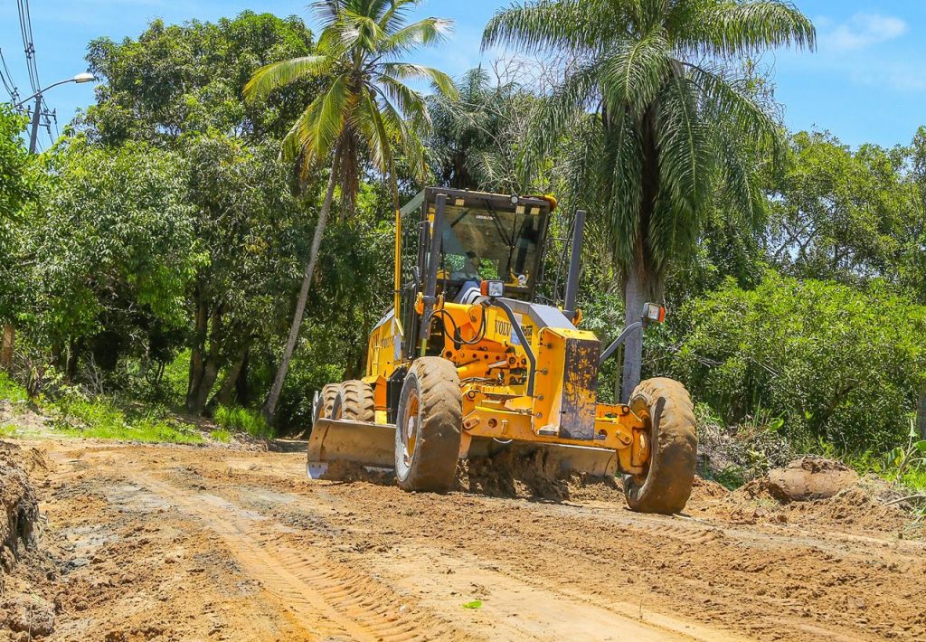 Cabo revitaliza via do acesso ao engenho Tiriri