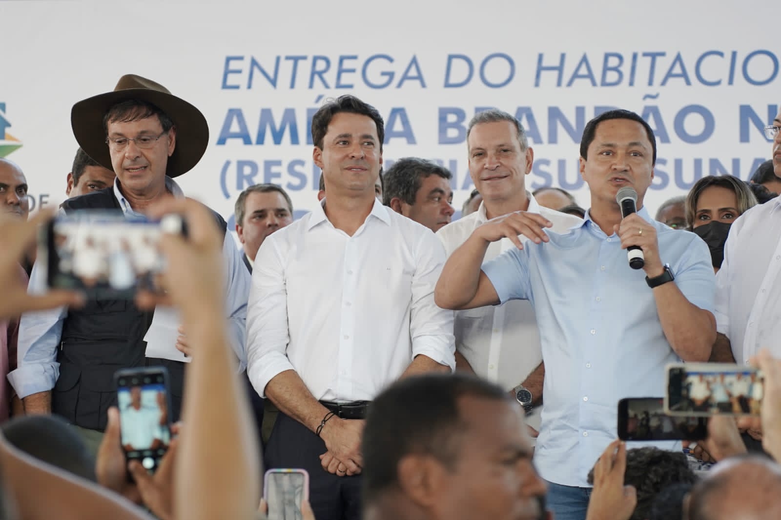 André participa da entrega de 280 apartamentos em Jaboatão