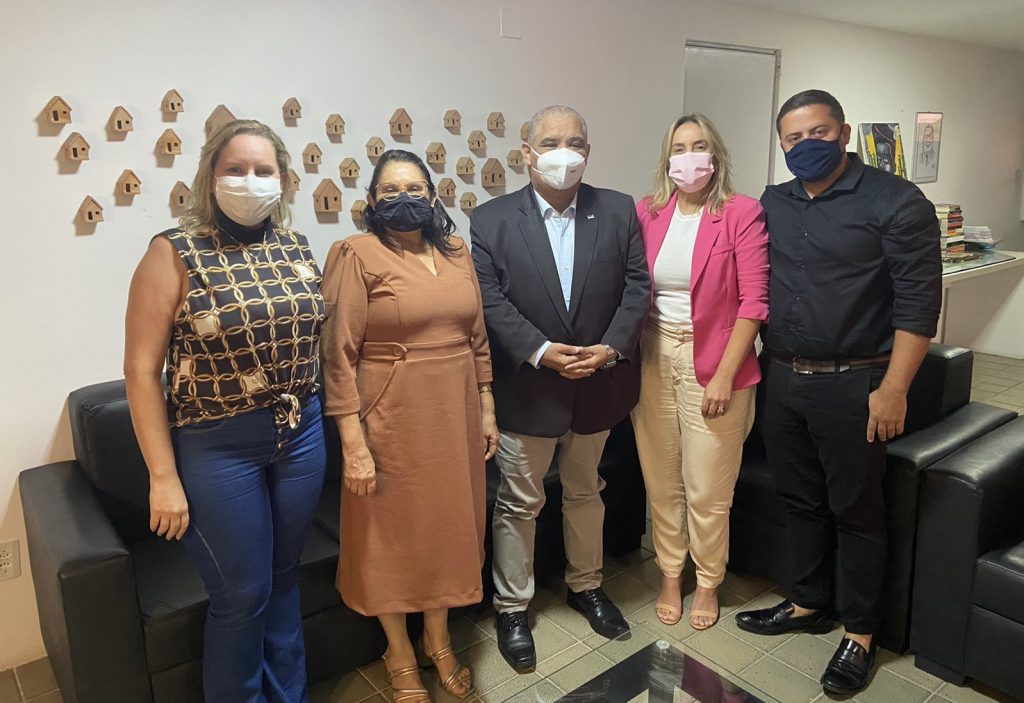 Alessandra Vieira recebe demandas da prefeita de Catende