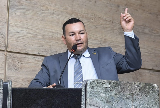 Vereador acusa Raquel Lyra de querer criar cabide de emprego 