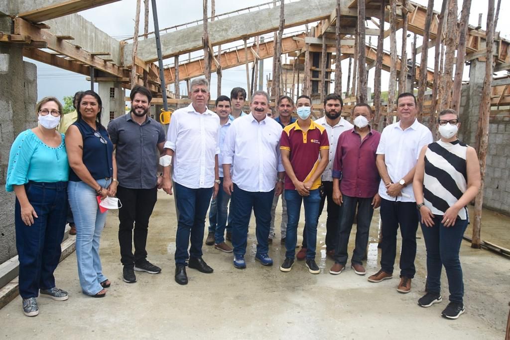 Eriberto Medeiros prestigia ações de Marinaldo em Timbaúba