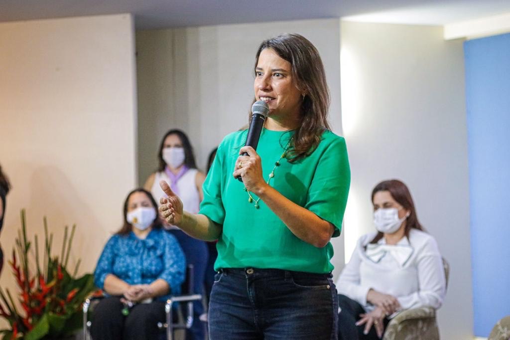 Raquel participa de encontro com mulheres de Igarassu 
