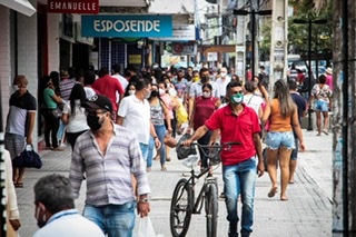 Governo de Pernambuco libera uso de máscaras em locais abertos