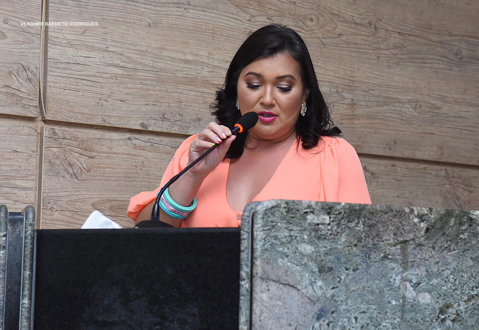 Vereadora Kátia das Rendeiras deixa delegacia e fala sobre investigação