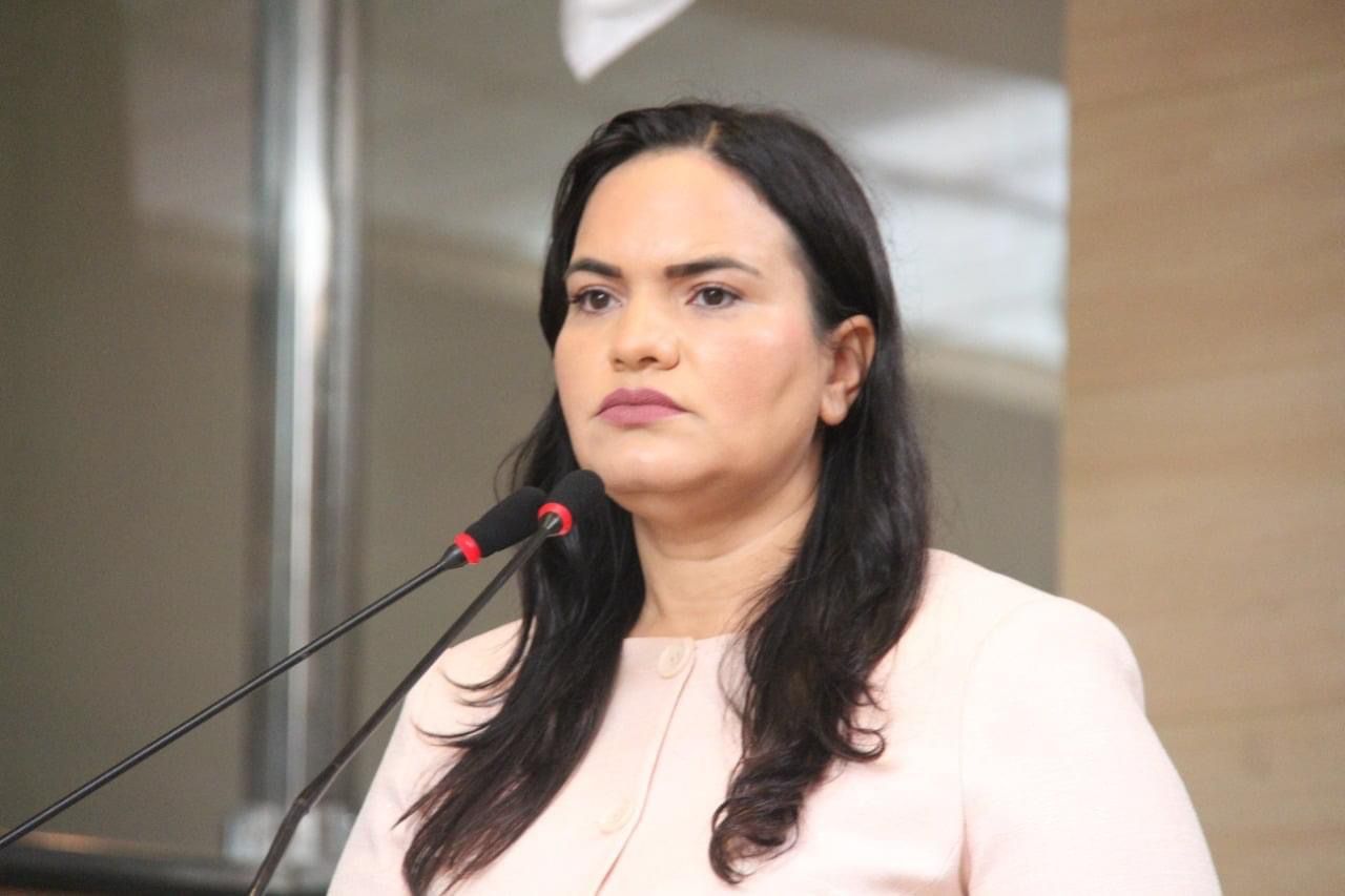 Michele Collins disputará vaga na Câmara Federal