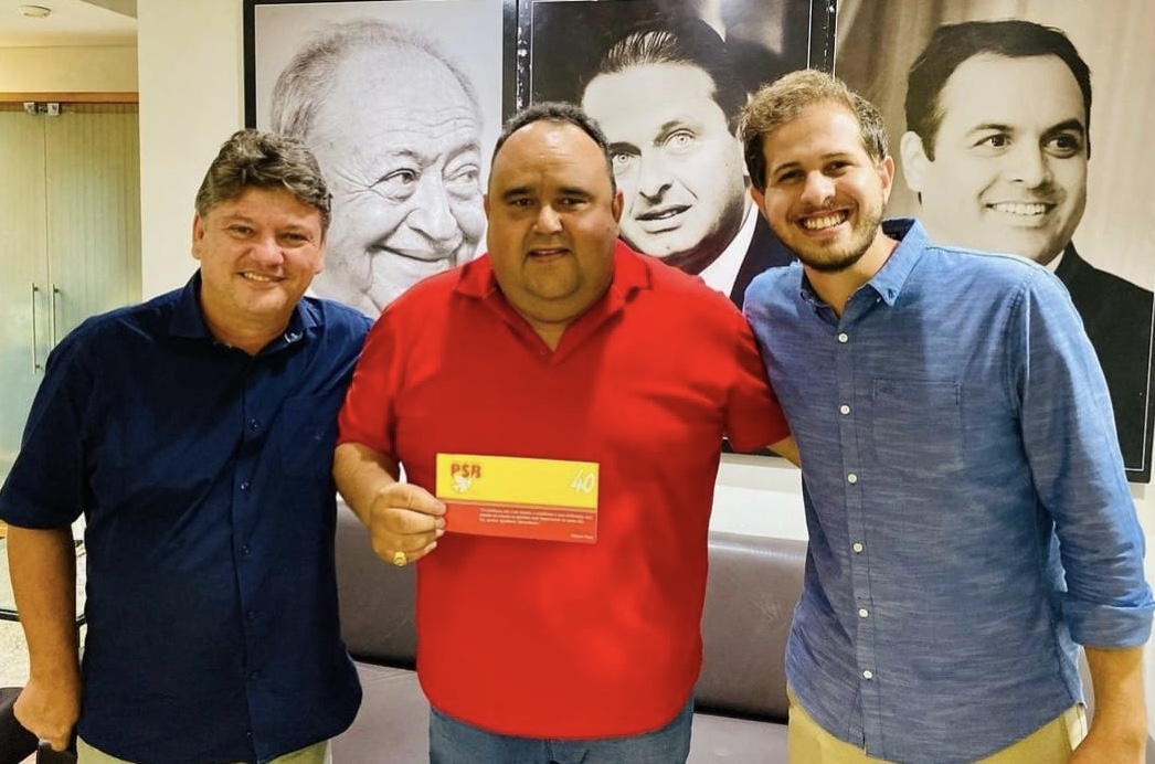 Alex do Bode assina ficha de filiação ao PSB