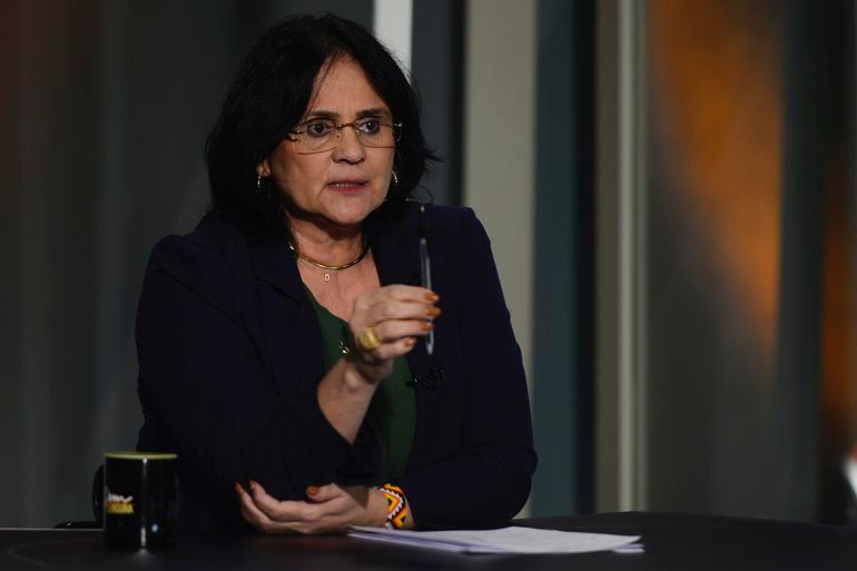 Damares pede cassação de Arthur do Val por falas sexistas