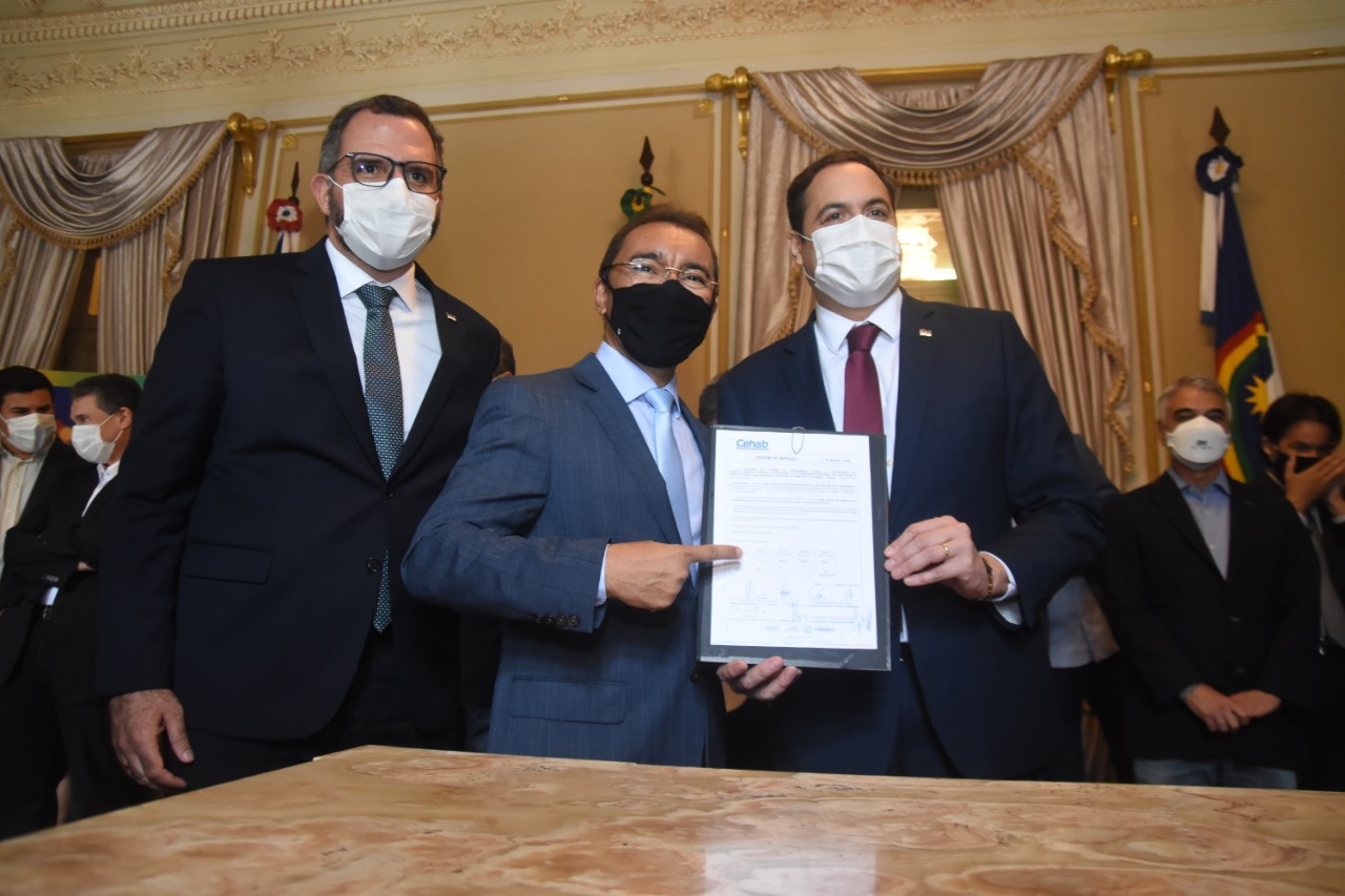 Edilson Tavares assina convênio para pavimentação de bairro