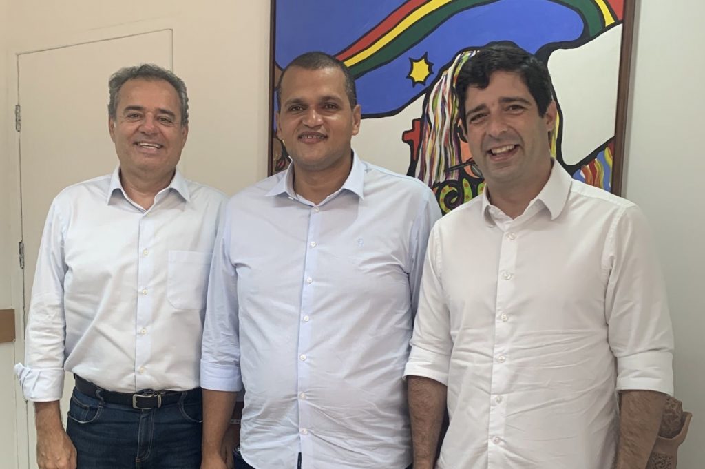 Danilo Cabral conquista apoio de prefeito filiado ao PL
