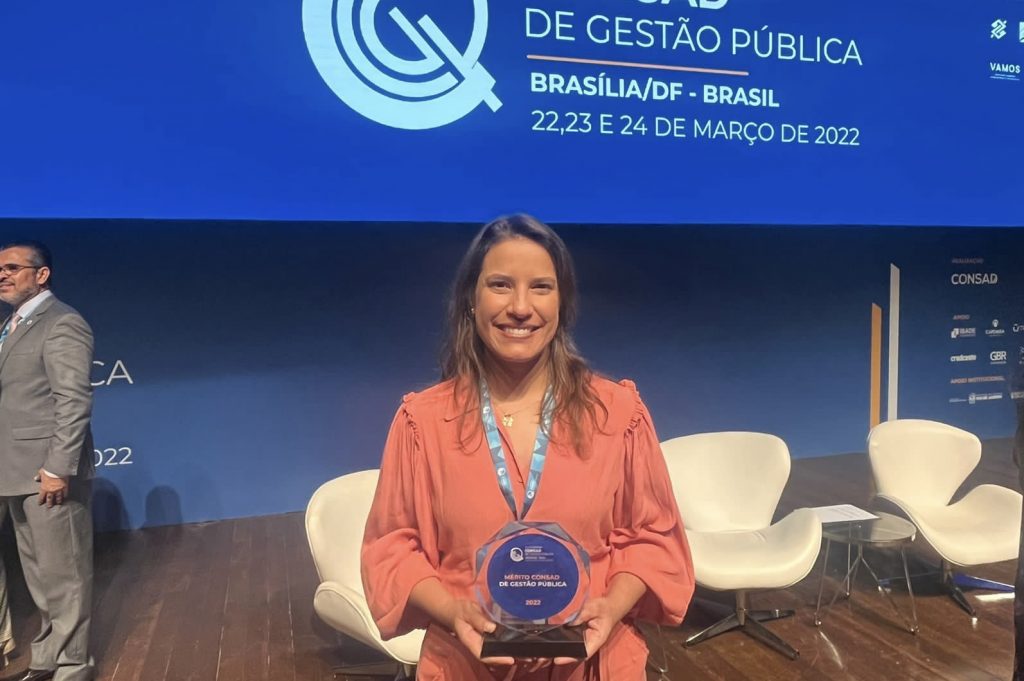 Raquel Lyra recebe prêmio Mérito em Gestão Pública