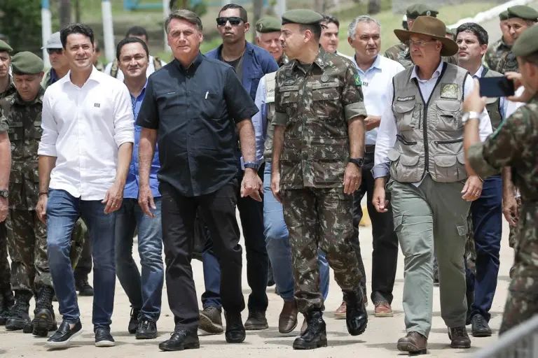 Anderson cumpre agenda ao lado de Gilson e Bolsonaro