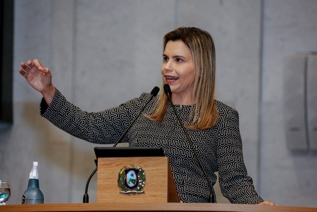 Deputada quer fim de obrigatoriedade do uso de máscara 