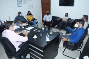 Vereadores articulam encontro de professores com Raquel