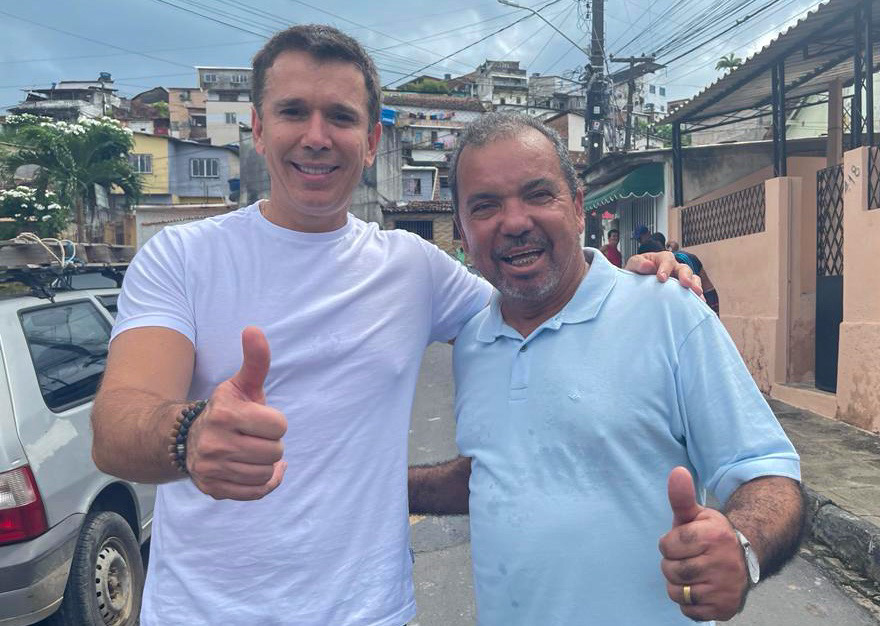 Hélio Guabiraba e Felipe Carreras vistoriam obras no Recife