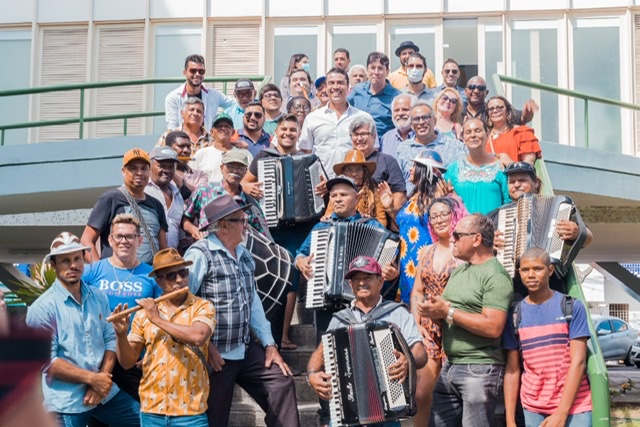 Rodrigo Pinheiro recebe artistas em reunião sobre o São João