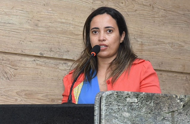 Aline Nascimento apresenta voto de aplausos pelos 3 anos do Blog Cenário