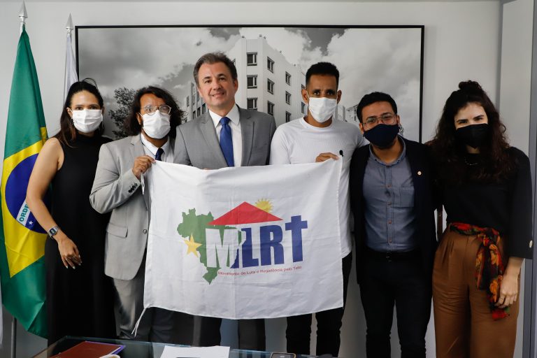 Presidente da OAB-PE recebe liderança de ocupação 