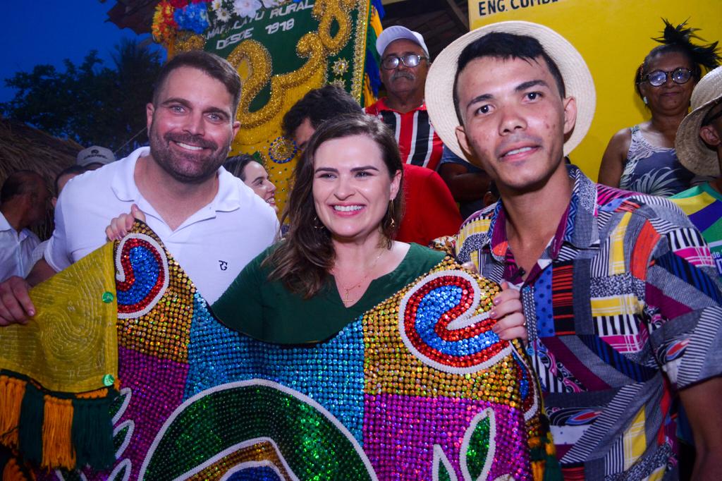 Marília visita Maracatu Cambinda Brasileira, em Nazaré da Mata