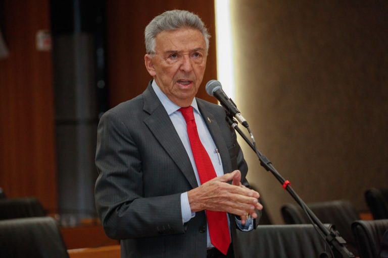 Cenário Político: José Queiroz arrisca todas as fichas na reeleição