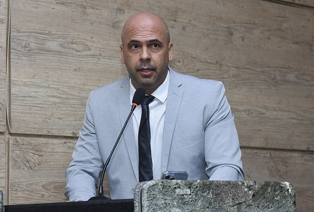 Anderson homenageia Blog Cenário por credibilizar o jornalismo político em Caruaru e região