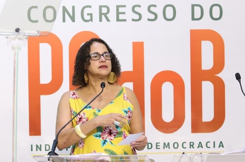 Estratégia do PCdoB é tentar garantir Luciana na vice