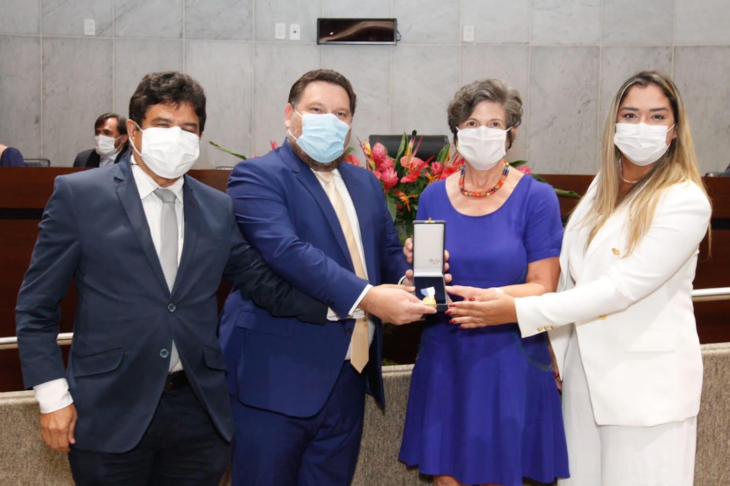 Indicação de Wanderson garante medalha Frei Caneca a Jô Mazzarolo 