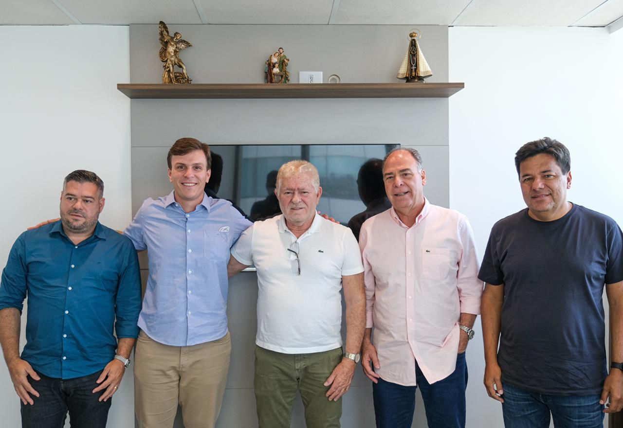 Miguel recebe apoio de prefeito de Cupira e ex-prefeito de Primavera