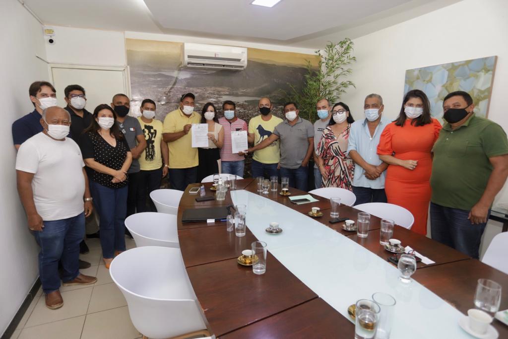 Márcia reajusta piso dos professores de Serra Talhada