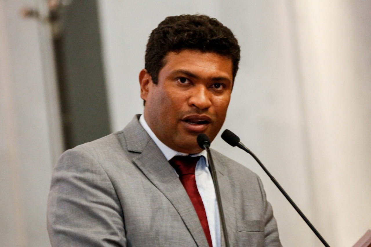 Joel da Harpa assume liderança do PL na Alepe