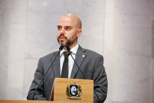 Romero critica esgotamento sanitário de Porto de Galinhas