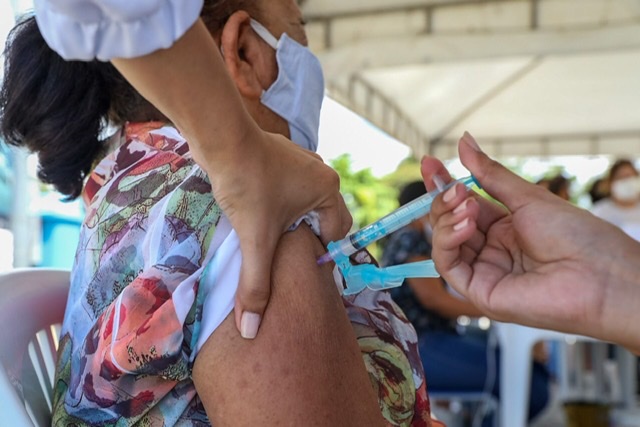 Jaboatão inicia 4ª dose para maiores de 60 anos