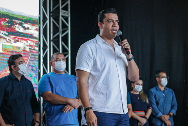 Rodrigo Pinheiro vai na contramão de Raquel Lyra