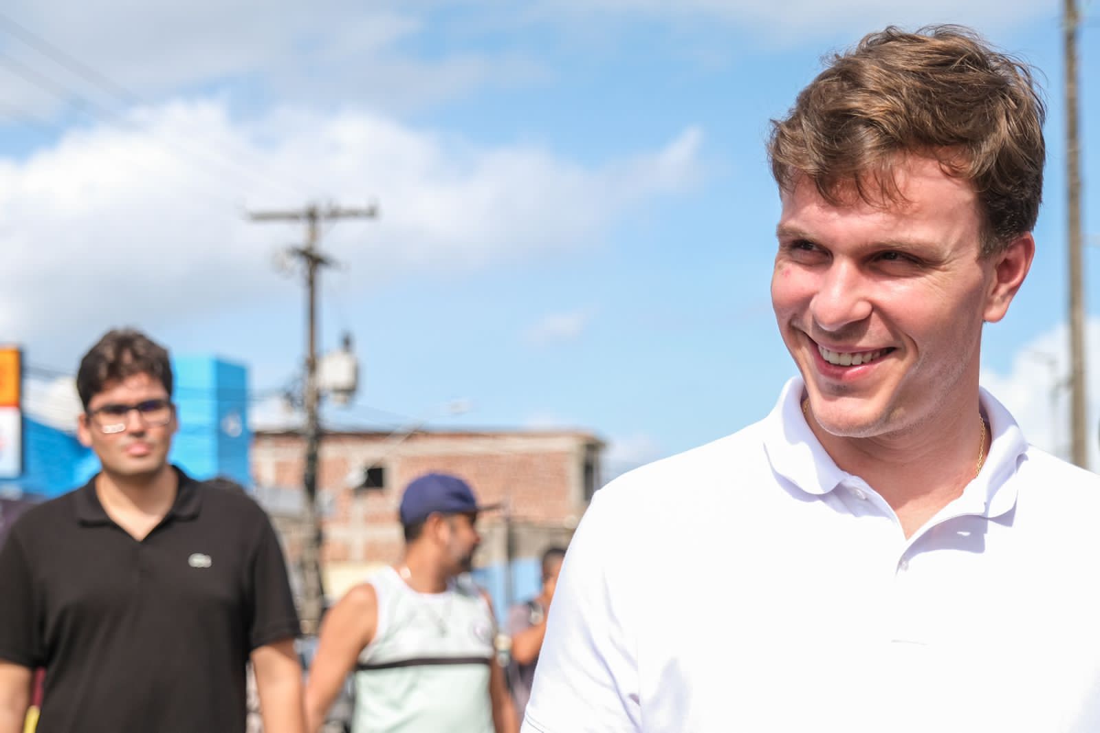 Miguel Coelho retoma caravana pelo estado