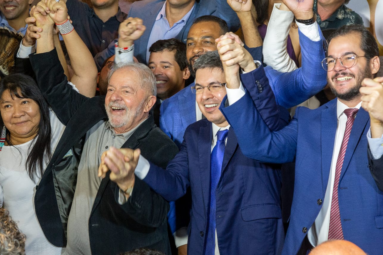 Túlio Gadêlha firma apoio a Lula em ato da Rede