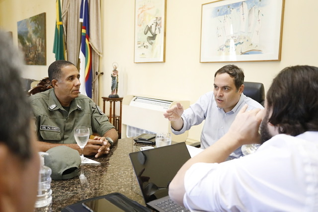 Paulo Câmara monitora operação em Porto de Galinhas