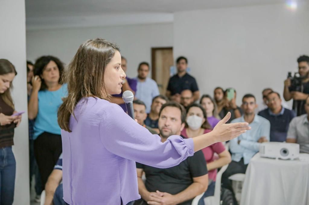 Raquel participa de encontro com produtores de leite do Agreste