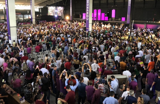 Caravanas lotam evento liderado por Raquel Lyra