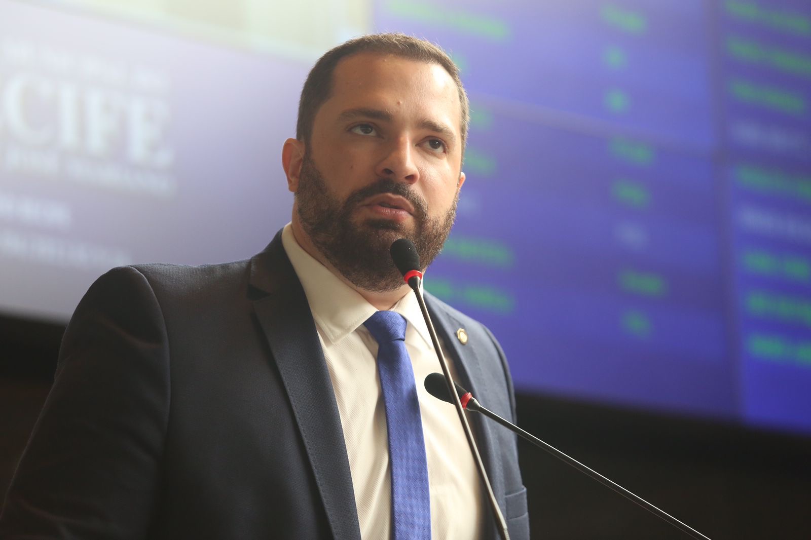 Marco Aurélio Filho celebra liberação do uso de máscaras