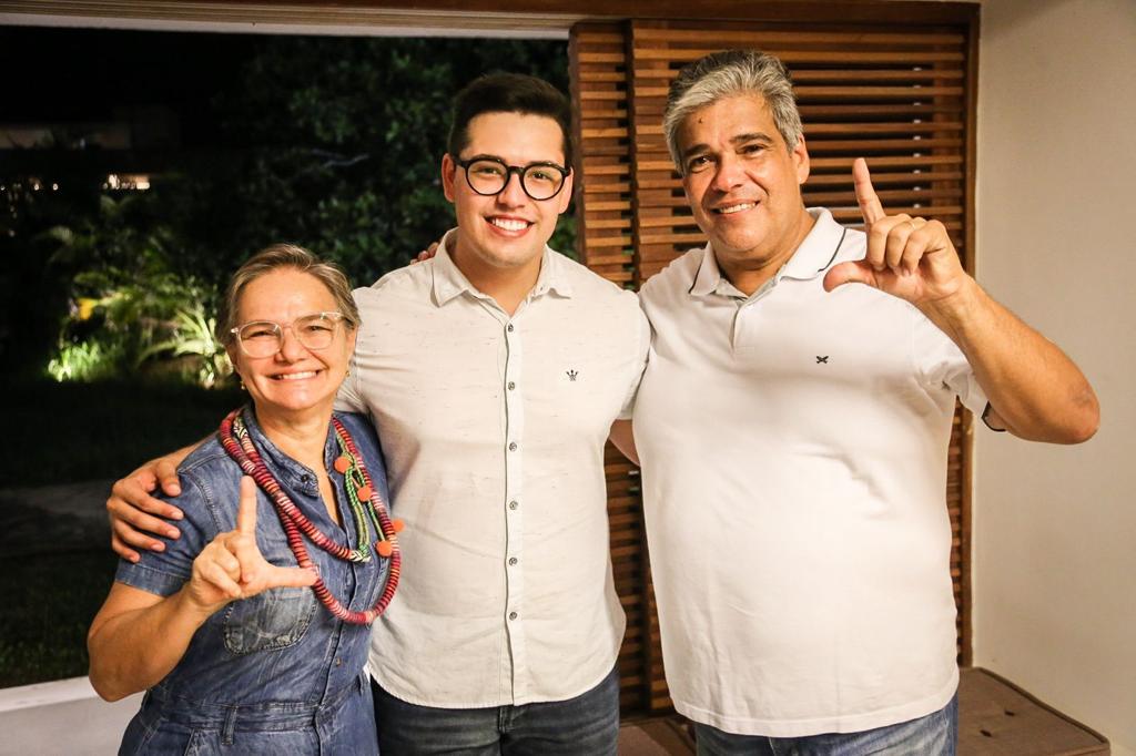 Cayo Albino recebe apoio de lideranças em Limoeiro