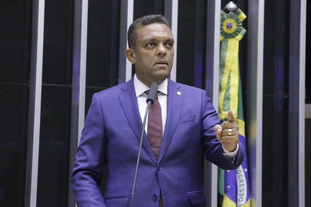 Desafeto de ministro do STF volta a ser vice-líder na Câmara