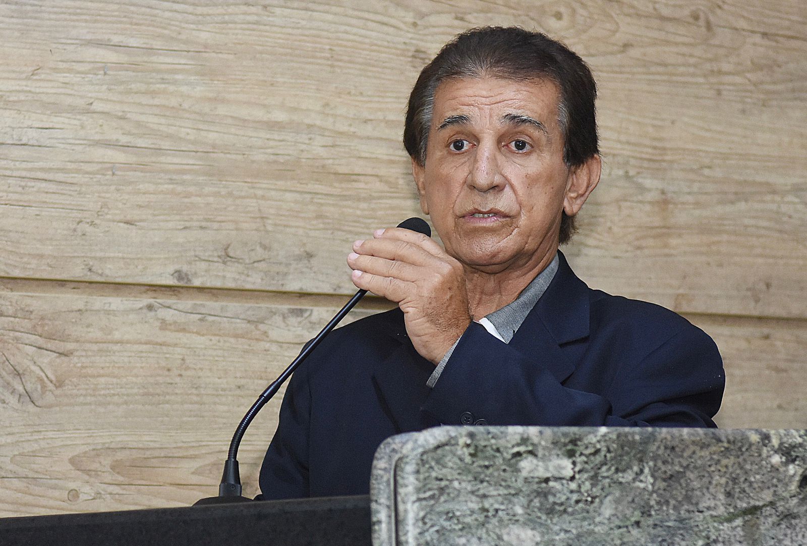 Vereador quer reajuste para secretários escolares de Caruaru