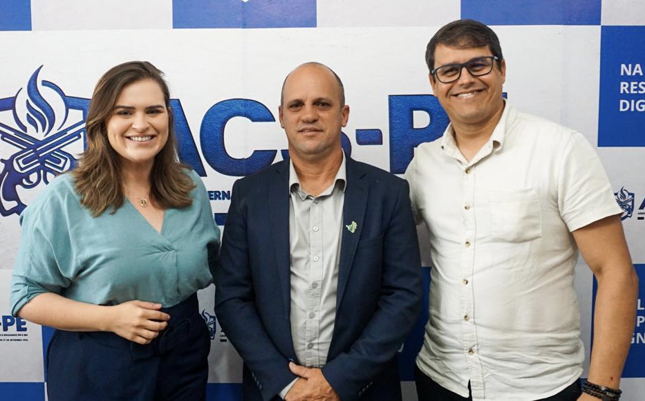 Marília visita Associação Pernambucana de Cabos e Soldados