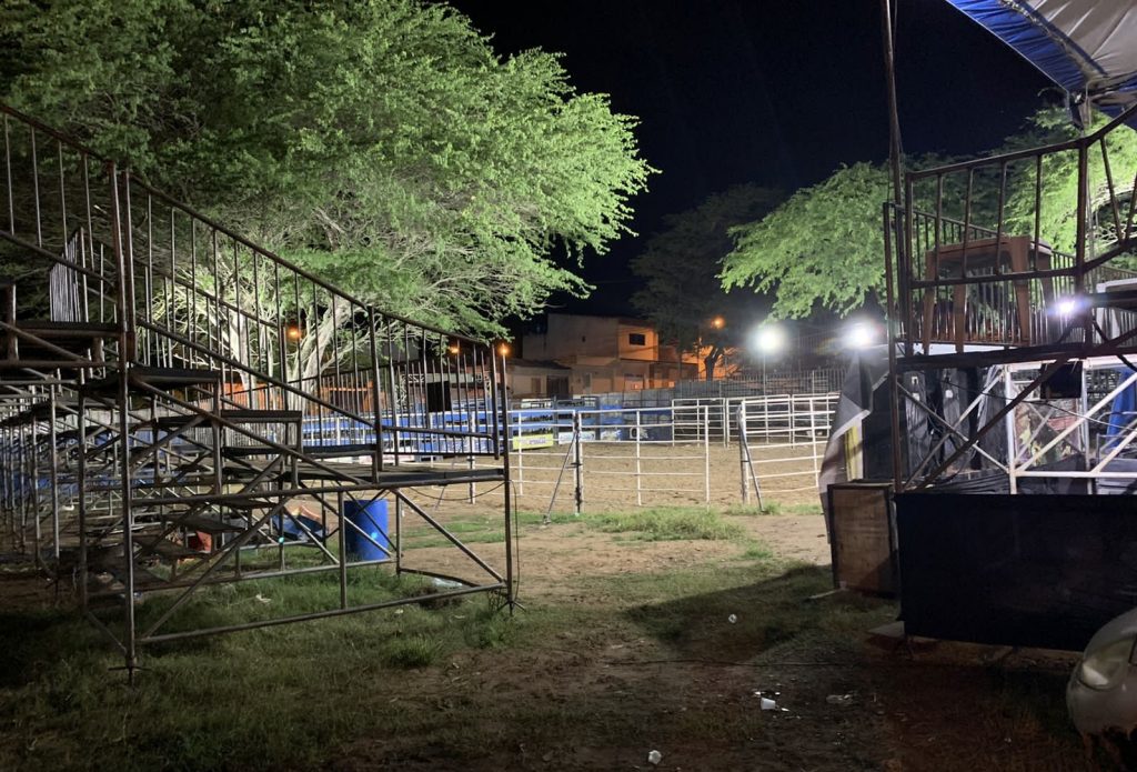 Fagner denuncia rodeio clandestino no bairro das Rendeiras