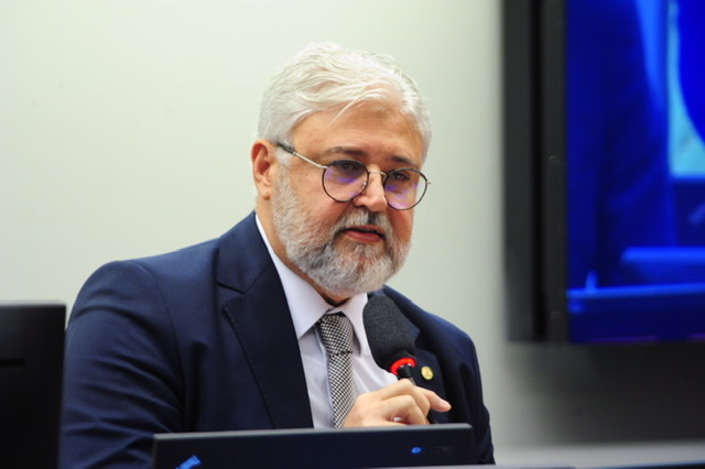 Milton convoca ministro para cobrar investimentos em ciência, tecnologia e inovações