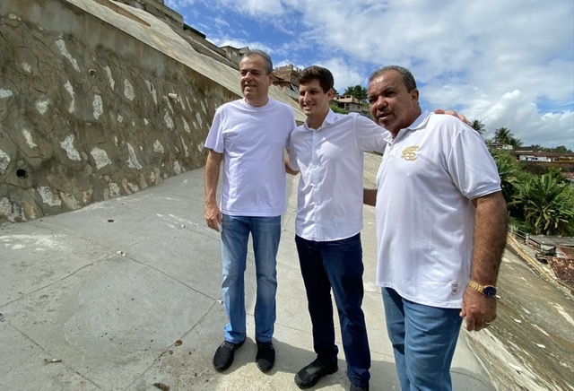 Hélio Guabiraba, João Campos e Danilo visitam Córrego do Jenipapo