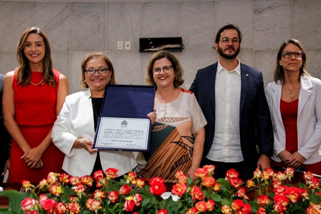 Profissionais de enfermagem são homenageados na Alepe