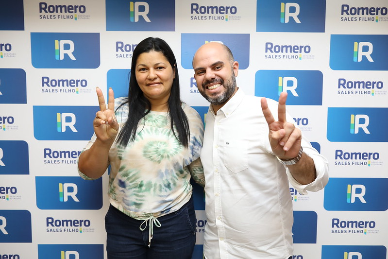 Mery apresenta Título de Cidadão Caruaruense a Romero Sales Filho