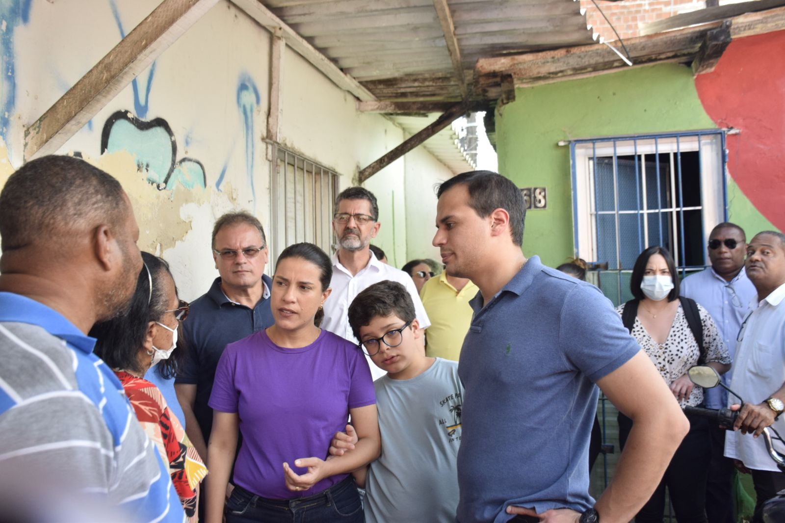 Ao lado de Eduino Filho, Raquel faz campanha no Recife