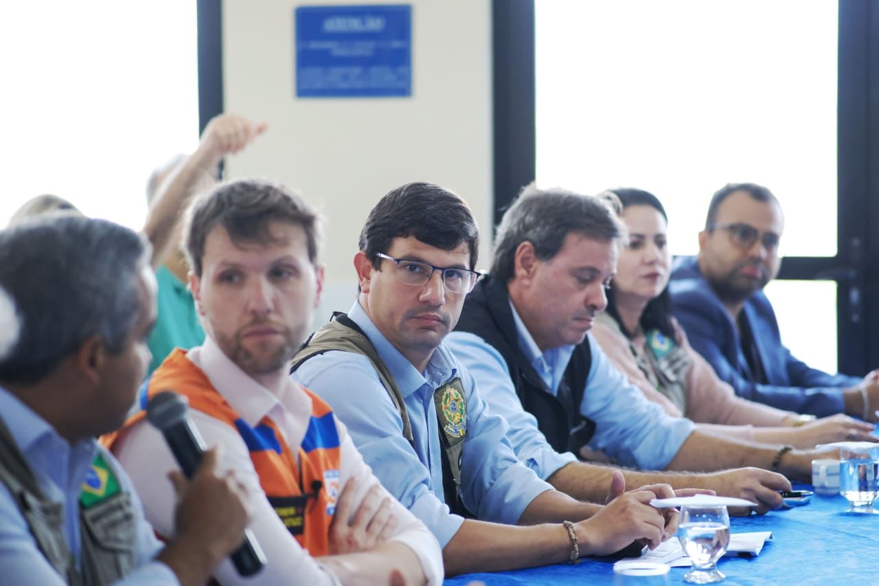 Ministros anunciam ações em PE após desastres